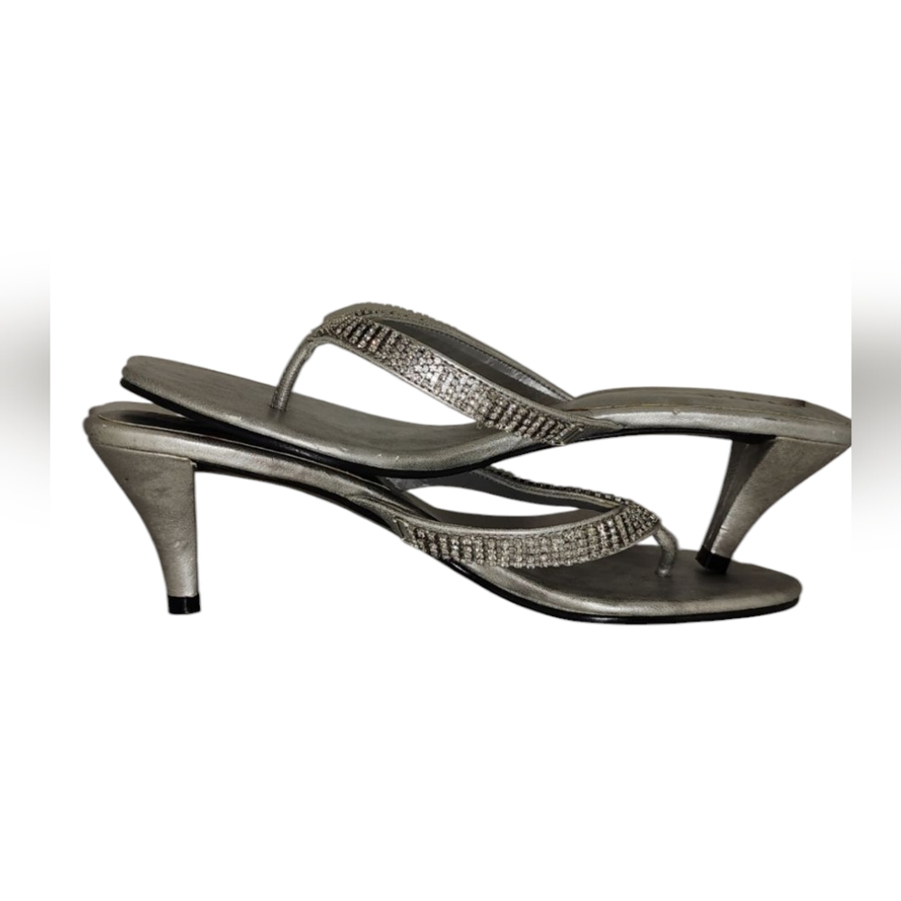 Preowned size 8 Mixit silver‎ heels